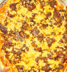 Pizza à la viande de bœuf hachée