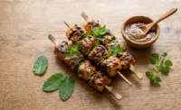 Brochettes_de_poulet_au_yaourt_curry_et_menthe_1